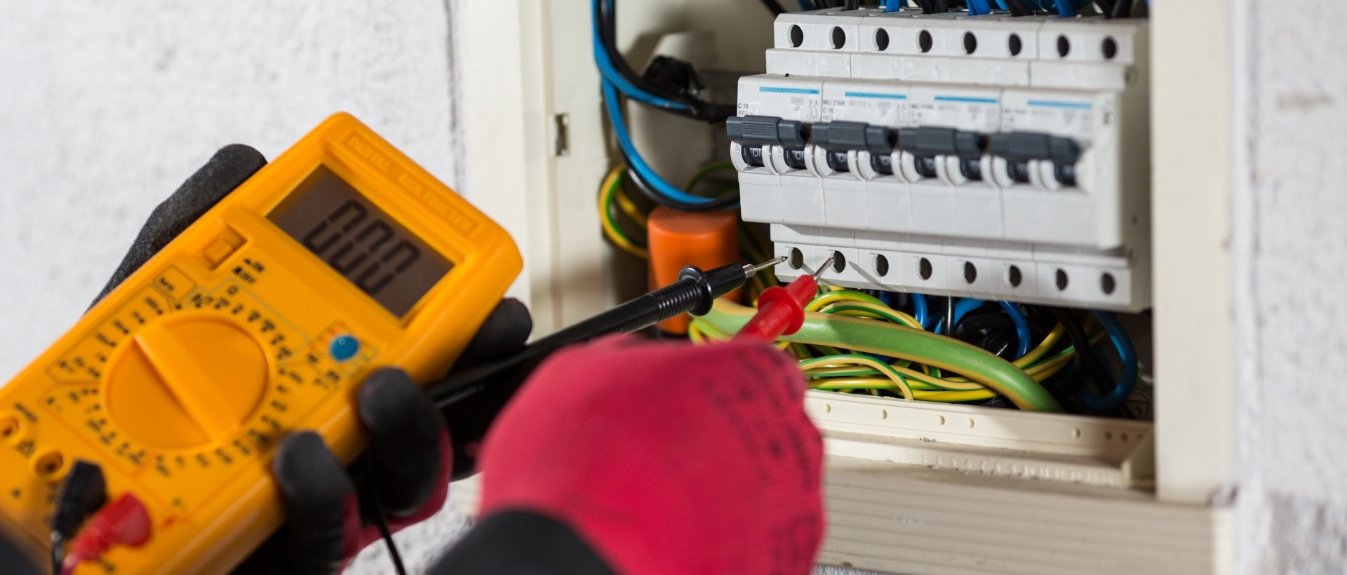 Electricians DA13